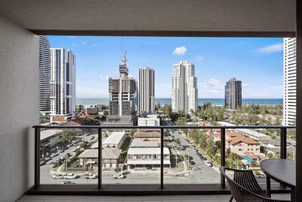 Broadbeach Apartment Level 10 With Beach Views غولد كوست المظهر الخارجي الصورة